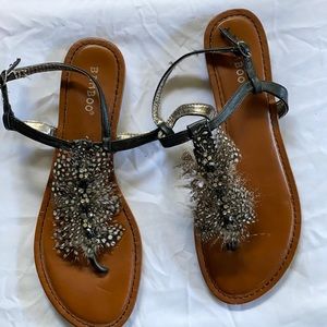 Bamboo flat sandals with feathers and jewels